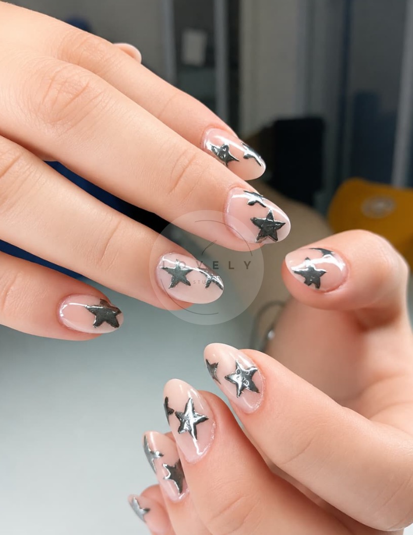 Diseño de uñas en Lovely Studio