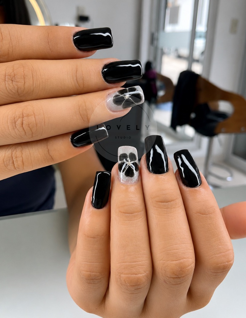 Aplicación de uñas en Lovely Studio